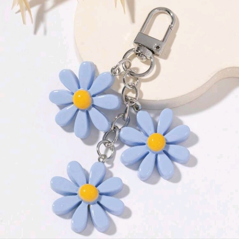 NWT Blue Daisy Keychain Accessory Bag Charm
